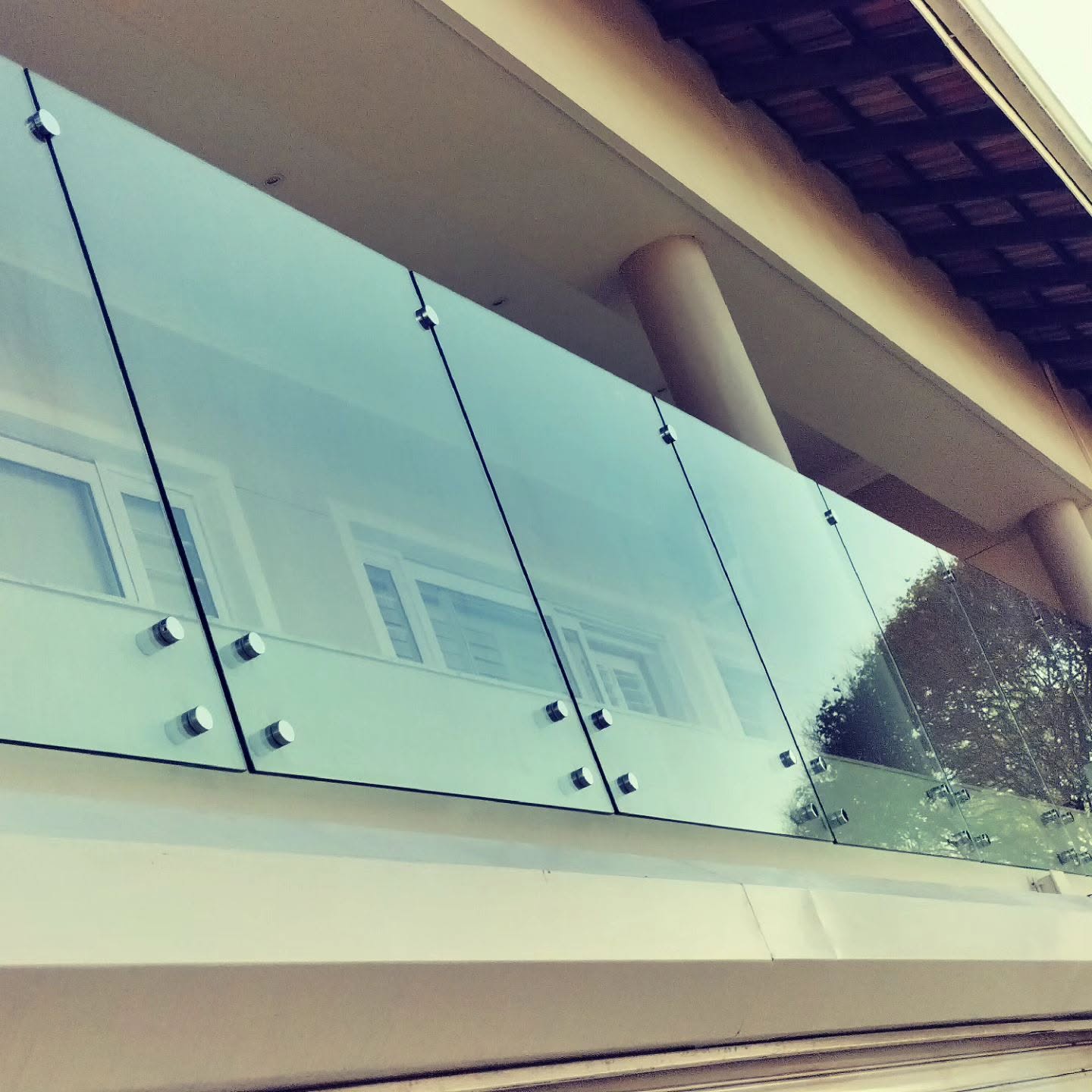 Aluminium and glass folding door system